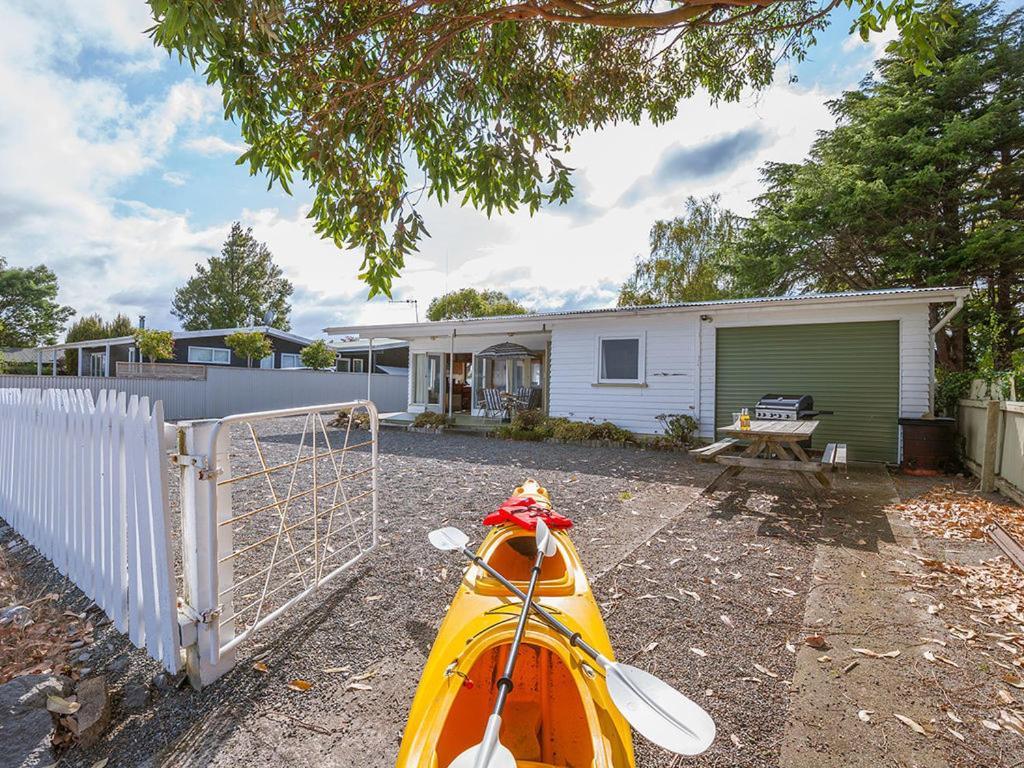 Lake Edge Cottage - Waitahanui Holiday Home Exterior photo